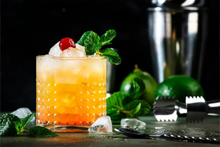 Mango Basil Smash mit Ellyfit Fitnessdrink